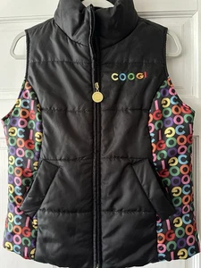 COOGI Damen Puffer Weste Schwarz Mehrfarbig Regenbogen Logo Größe Medium - Bild 1 von 11