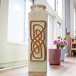 Steinzeug Vase im keltischen Design - 28 cm glasiert eckig - sehr guter Zustand - Bild 1 von 7