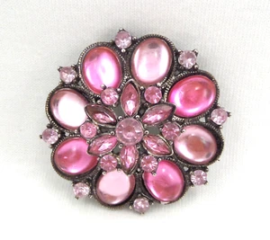 Vintage rosa Acryl Strass Anstecknadel Brosche - Anhänger geschichtet Blume 1 -3/4" Durchmesser - Bild 1 von 7