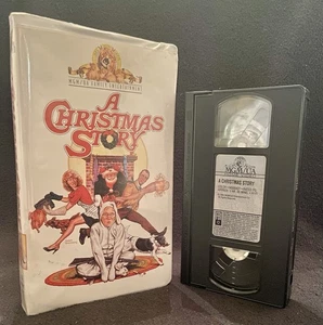 Vintage "A CHRISTMAS STORY" VHS TAPE-1995 Release-CLAMSHELL-Orig. POP Tag - Foto 1 di 7
