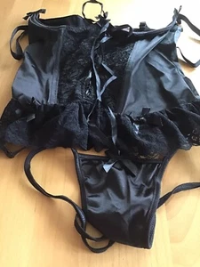 Exposed Black Underbust Bodice With G-string - Picture 1 of 2
