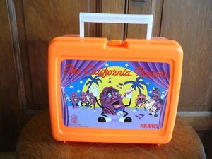 THE CALIFORNIA RAISINS - 1988 ORANGE PLASTIC LUNCHBOX - NO BOTTLE - NEW With/Ppr - Bild 1 von 8
