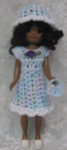 Passend für TINY BETSY McCALL handgefertigte gehäkelte Kleidung #14 Kleid Hut & Handtasche Set - Bild 1 von 3