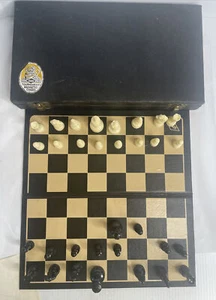 E. S. Lowe: Magnetic Tournament Chess Set - Magnetic Board & Pieces - - Picture 1 of 13