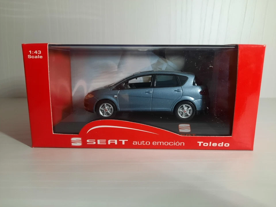 Modellino Statico Seat Toledo (2004-2009) Auto Colore Grigio/Blu Scala 1:43 - Immagine 1 di 1