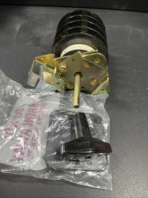 Nuevo Electroswitch 7803 D Interruptor Giratorio Relé de Bloqueo 125VDC Serie 24 LOR Foto 1 de 3