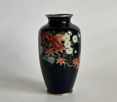 Jarrón antiguo japonés cloisonné esmalte negro con crisantemos y hojas de arce Foto 1 de 4