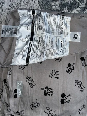 Moby Wrap 灰色迪士尼米奇和朋友新生儿 - 幼儿 8-33 磅婴儿背带 — 第 1/4 张图片