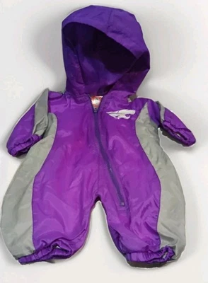 JERSEY BEBÉ NYLON CON CAPUCHA UNISEX DE UNA PIEZA KANSAS K STATE #1 FAN 3/6 MESES Foto 1 de 4