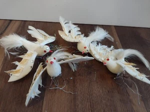 Vintage Christmas White Feathered Flocked Birds Red Beaded Wire Ornaments Lot - Picture 1 of 7