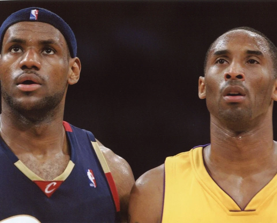 FOTO DEPORTIVA 8X10 LEBRON JAMES CLEVELAND CAVS-KOBE BRYANT LAKERS (XLT) Foto 1 de 1