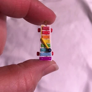 Hallmark 2022 Classic Xylophon Fisher Price Musik Spielzeug MINI Miniatur Ornament - Bild 1 von 9