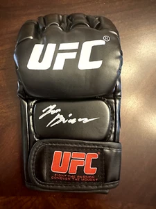 Jan Blachowicz Signed UFC Glove - Becket Certified - BP71240 - Picture 1 of 2