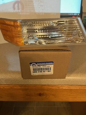 Mopar 2007-2017 Jeep Patriot *Right* Parking & Turn Signal Light Part 68004180AC - Image 1 of 2