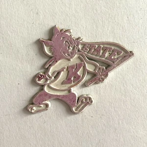 "Tablero de pie imán vintage Kansas State Wildcats goma Willie logotipo antiguo 2,5""" - Imagen 1 de 4