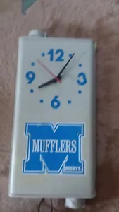 Raro orologio da parete vintage Merit Mufflers in plastica 27" x 12,5" - Foto 1 di 12