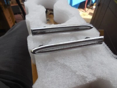 68 - 69 BUICK GS, SKYLARK SPECIAL 2 MOLDURAS ORIGINALES TAPA MALETERO 7788997 Foto 1 de 4