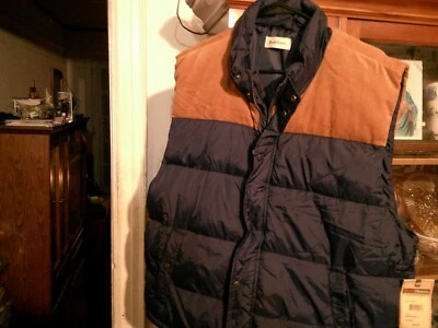 ¡Súper OFERTA!!   TOTALMENTE NUEVO Chaleco Pana y Azul Marino Cremallera Completa por Ruff Tallado-Ret. $75 Foto 1 de 3