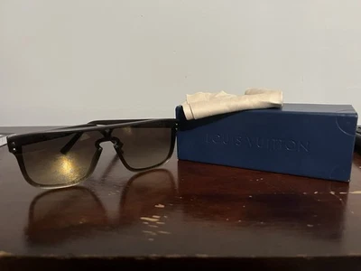Gafas de sol Louis Vuitton marrones auténticas con logotipo LV en lente Foto 1 de 4
