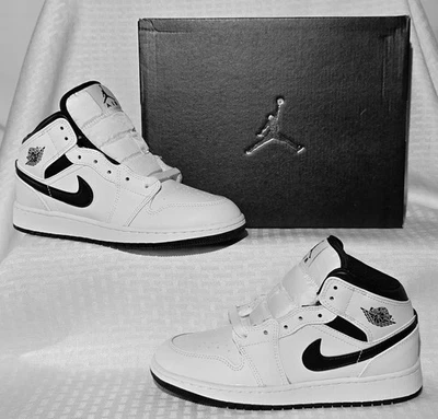 Air Jordan 1 Mid GS “Reverse Panda” Negro/Blanco Talla 4.5Y Auténtico DQ8423-132 Foto 1 de 4