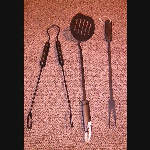 Farberware Juego de 3 Utensilios de Barbacoa Parrilla Pinzas de Aleta Negras Espátula Tenedor Foto 1 de 1