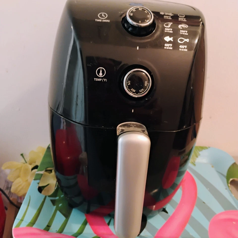 Toastmaster- Air Fryer- 2.6 Qt. Adjustable Heating Control Rapid Convection - Image 1 of 1