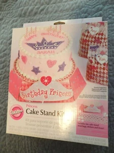 Wilton Geburtstag Prinzessin Kuchenständer Set mit Leckerlibeuteln ~ NEU - Bild 1 von 1