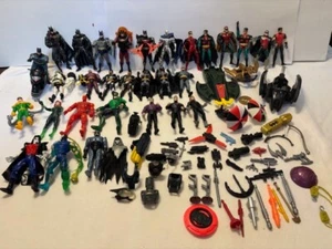 Vintage 1990's lot of 30 Batman, Robin, Villains Figures & Accessories - Picture 1 of 18