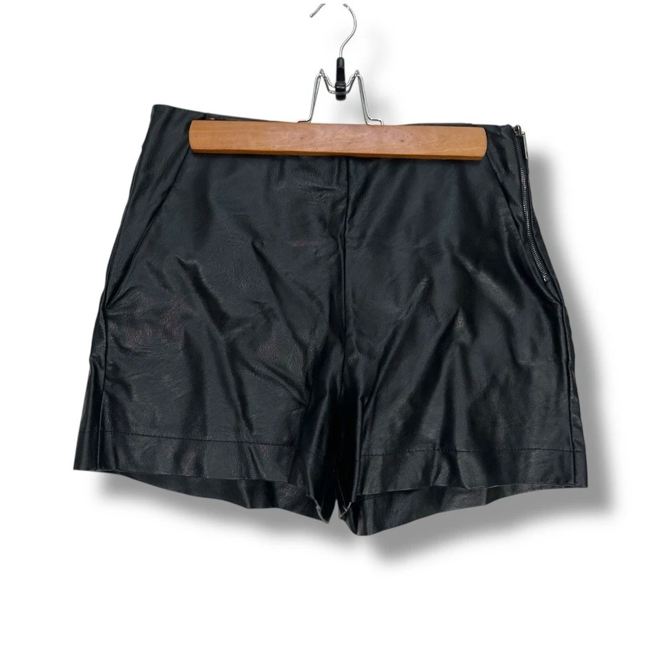 BooHoo Pantalones Cortos Negros Imitación Cuero Vegano Bolsillos Cintura Alta Bikercore Talla S Foto 1 de 4