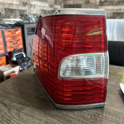 2007-2014 Lincoln Navigator lanterna traseira externa quarto lado esquerdo do motorista fabricante de equipamento original 07-14 - Imagem 1 de 4