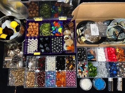 großes Konvolut Perlenpaket Bastelmaterial + 3 Sortierkästen - Bild 1 von 4