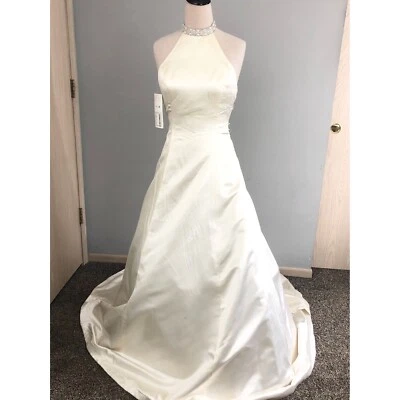 Nuevo con etiquetas Vestido de novia Demetrios cuello con cuentas línea Foto 1 de 4