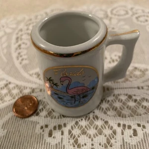Miniatur Vintage Florida Flamingo Kaffeebecher weiß rosa 2,25" hoch - Bild 1 von 6