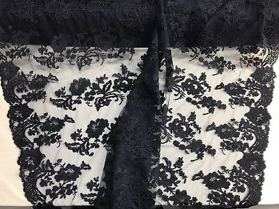 DISEÑO FLORAL AZUL MARINO BORDADO Y CON CORDÓN EN UNA MALLA ENCAJE-MODA-SE VENDE POR YARDA Foto 1 de 4