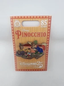 2025 DISNEY PARKS PINOCCHIO 85TH ANNIVERSARY HONEST JOHN GIDEON PIN LE 2000 - Picture 1 of 3
