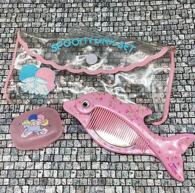 Sanrio 1976 Made in Japan Spoon Fork Etui m. Kamm/ Spiegel Seifenbox Little Twin - Bild 1 von 4