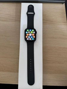 Apple Watch Series 8 45mm Boîtier en Aluminium Minuit avec Bracelet Sport, Régulier (GPS) - Photo 1 sur 3