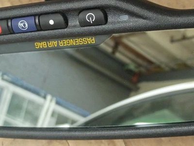 2004 gmc Tahoe rear view mirror 11015322 - Image 1 of 3