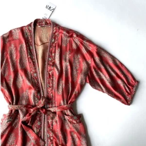 Neu mit Etikett Zara Hanoi Blumen Kimono Staubmantel Jacke Morgenmantel Kleid Größe Medium - Bild 1 von 13