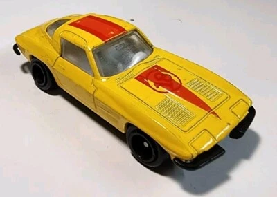 Chevy Corvette Stingray 1963 ventana dividida amarillo Welly 1/64 diecast/plástico Foto 1 de 4