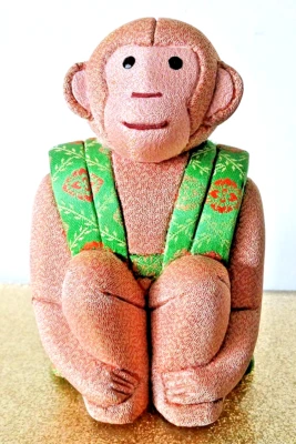 Boneca japonesa vintage Kimekomi macaco casaco Happi estatueta feita à mão sorte fortuna - Imagem 1 de 4