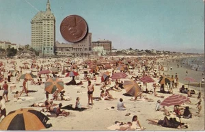 CALIFORNIA LONG BEACH CIRCA 1950 VINTAGE POSTCARD BEACH SCENE SUN BATHERS OCEAN - Picture 1 of 2