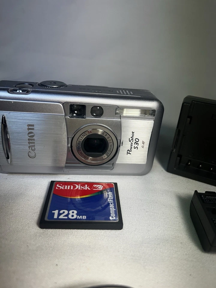 Canon PowerShot S30 3.2MP Digital Camera 3x Optical Zoom Charger•Card•Battery - Image 1 of 4
