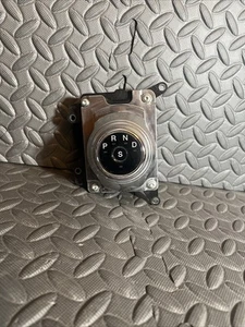 CONJUNTO PERILLA DE CAMBIO DE MARCHAS TRANSMISIÓN AUTOMÁTICA FORD FUSION HG9P7P155AR - Imagen 1 de 8