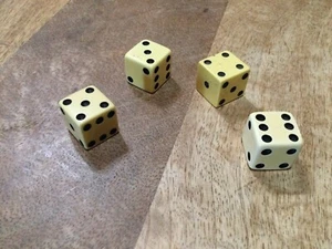 Vintage Bakelite Dice Lot of 4 Butterscotch/ Cream - Picture 1 of 1
