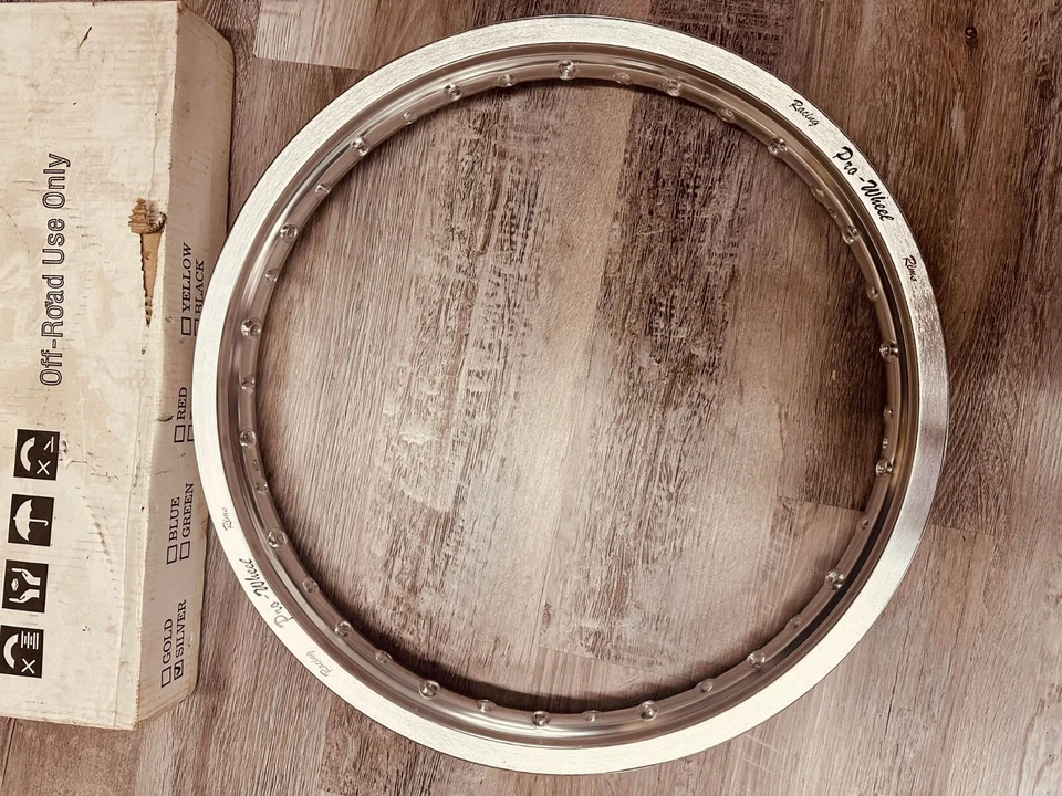 Llanta trasera Pro-Wheel - 19 x 2,15 - Plateada - Llanta trasera 191KSYSI YAMAHA/SUZUKI Foto 1 de 4