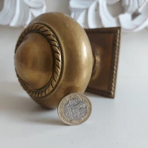 VINTAGE X LARGE BRASS CENTRAL DOOR KNOB PULL PATINA 3 ins DIAMETER 574g HEAVY - Picture 1 of 24