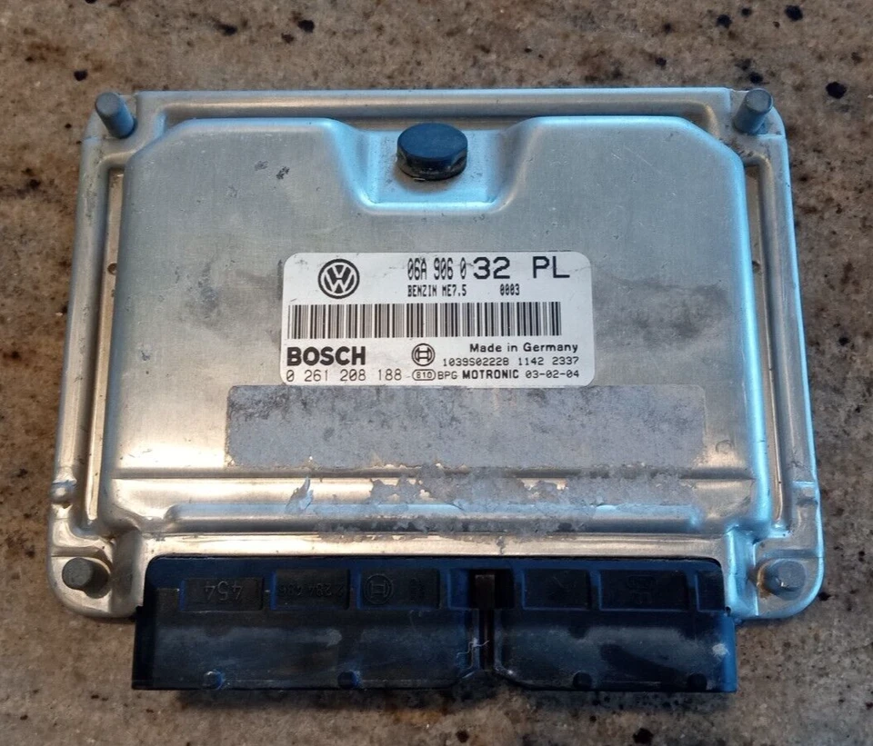 2001 Volkswagen Golf GTI / Jetta - 2.8L - Manual - ECM ECU - # 06A 906 032 PL - Imagem 1 de 1