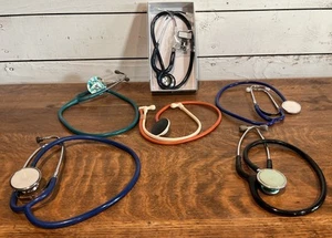 Lote de 6 estetoscopios mixtos MDF y desconocidos - De colección sigue funcionando - Imagen 1 de 9