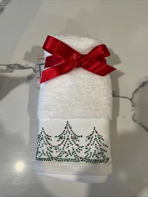 NUEVO CON ETIQUETAS, Sueños de Invierno, Toallas Punta de Navidad, Hechas en Turquía, Juego de 2 Adornadas Foto 1 de 4